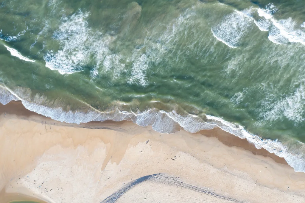 Filmen mit der Drohne Strand mit der Drohne aufgenommen